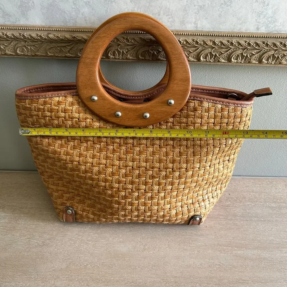 Fossil Vintage style Woven Straw Bag, Boho-Chic Wooden Handles, Resort Style” - Picture 6 of 11